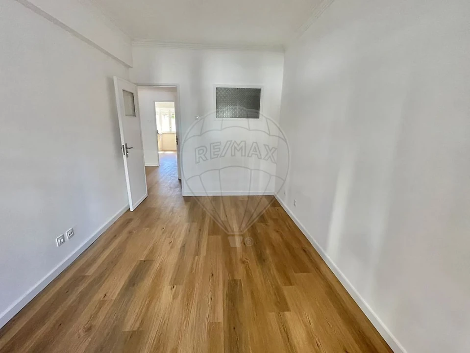 Apartamento T2 para Arrendamento em São Domingos de Benfica Foto 7