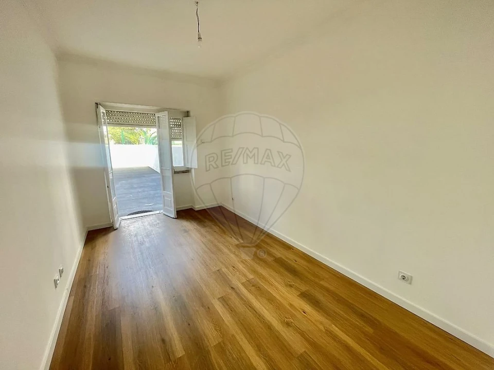 Apartamento T2 para Arrendamento em São Domingos de Benfica Foto 2