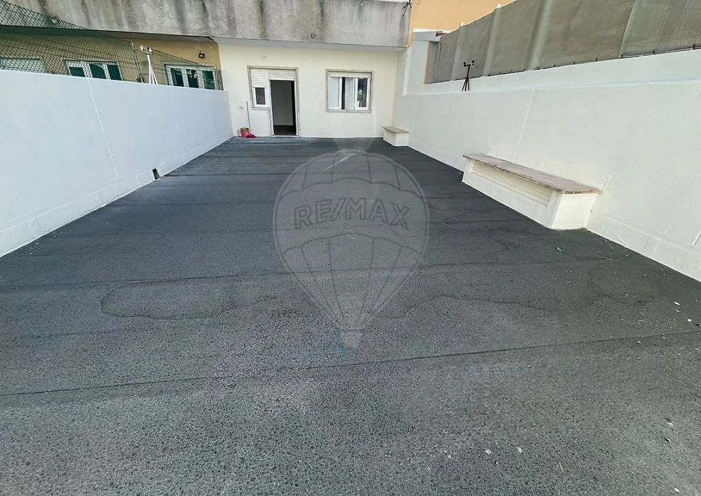Apartamento T2 para Arrendamento em São Domingos de Benfica Foto 4