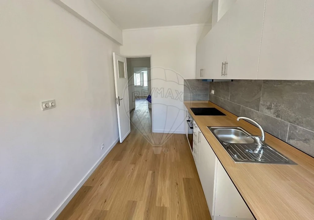 Apartamento T2 para Arrendamento em São Domingos de Benfica Foto 1