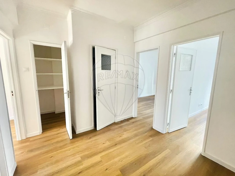 Apartamento T2 para Arrendamento em São Domingos de Benfica Foto 3