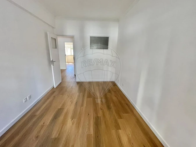 Apartamento T2 para Arrendamento em São Domingos de Benfica Foto 7