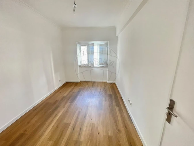 Apartamento T2 para Arrendamento em São Domingos de Benfica Foto 6