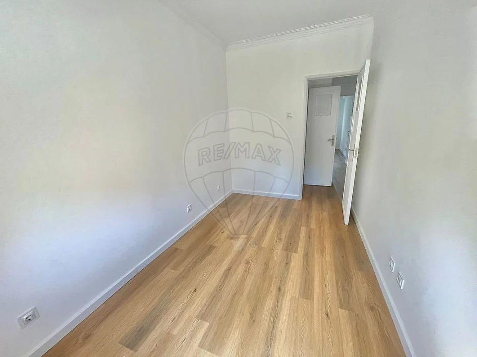 Apartamento T2 para Arrendamento em São Domingos de Benfica Foto 10