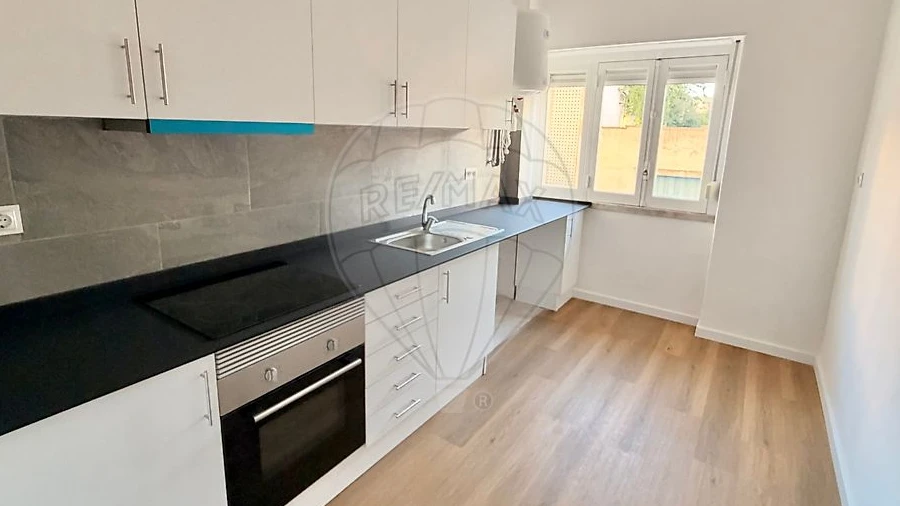 Apartamento T2 para Arrendamento em São Domingos de Benfica