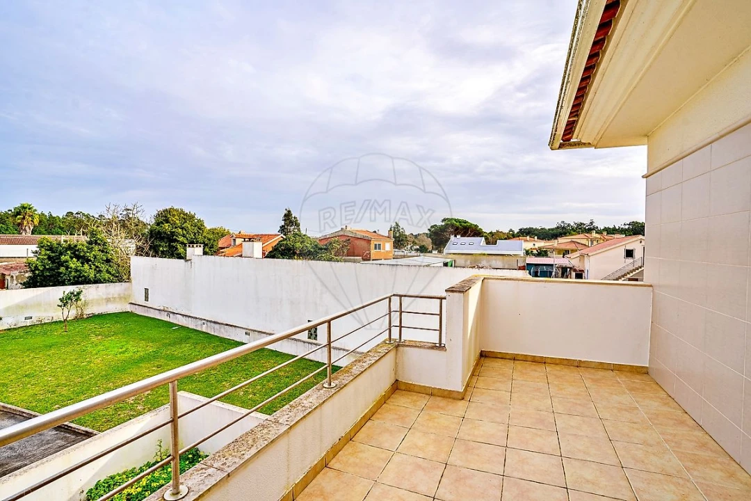 Moradia T4 para Arrendamento em Foz do Arelho Foto 30