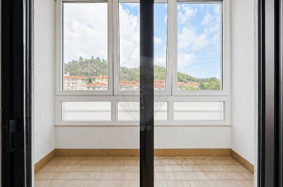 Apartamento T3 para Venda em Castanheira do Ribatejo e Cachoeiras
