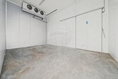 Armazém para Venda em Alenquer (Santo Estêvão e Triana)
