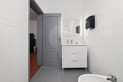 Armazém para Venda em Alenquer (Santo Estêvão e Triana)