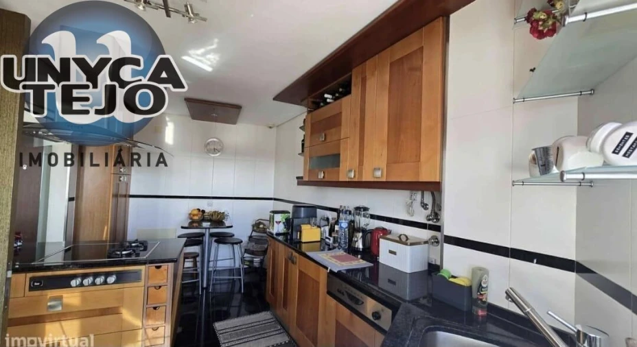Apartamento T1 para Venda em Corroios Foto 3