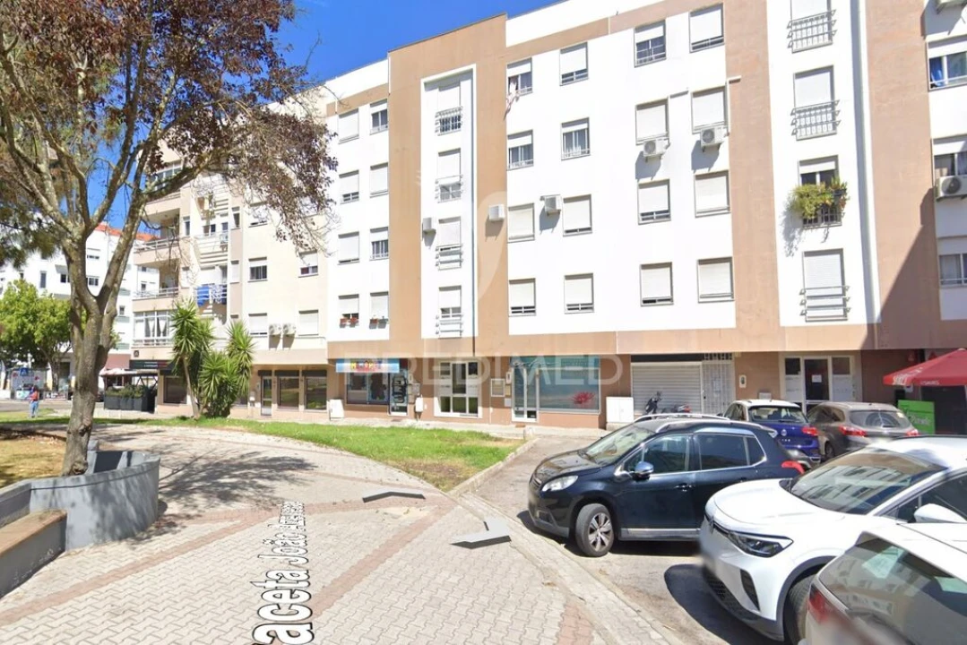 Apartamento T2 para Venda em Corroios Foto 1