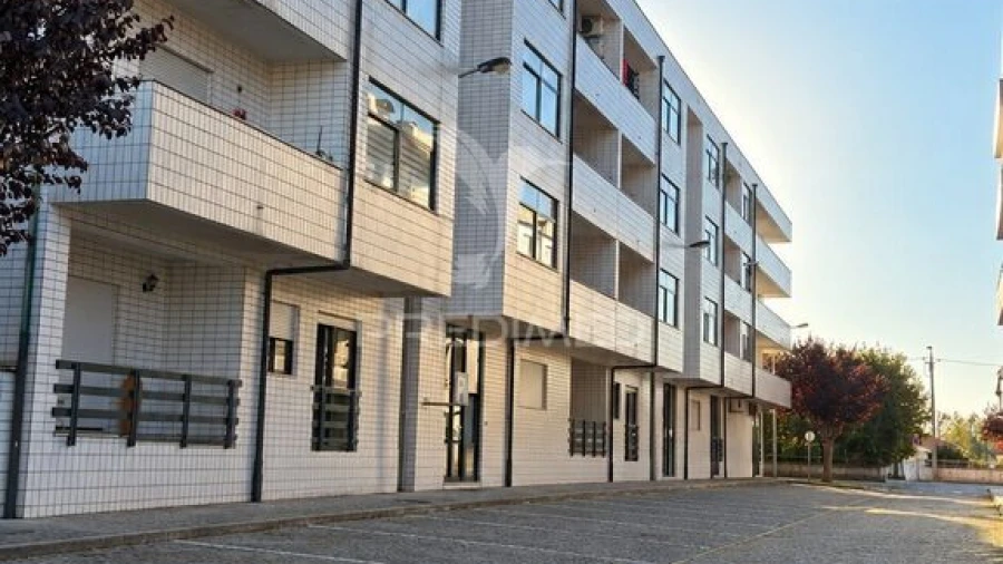 Apartamento T3 para Venda em Delães