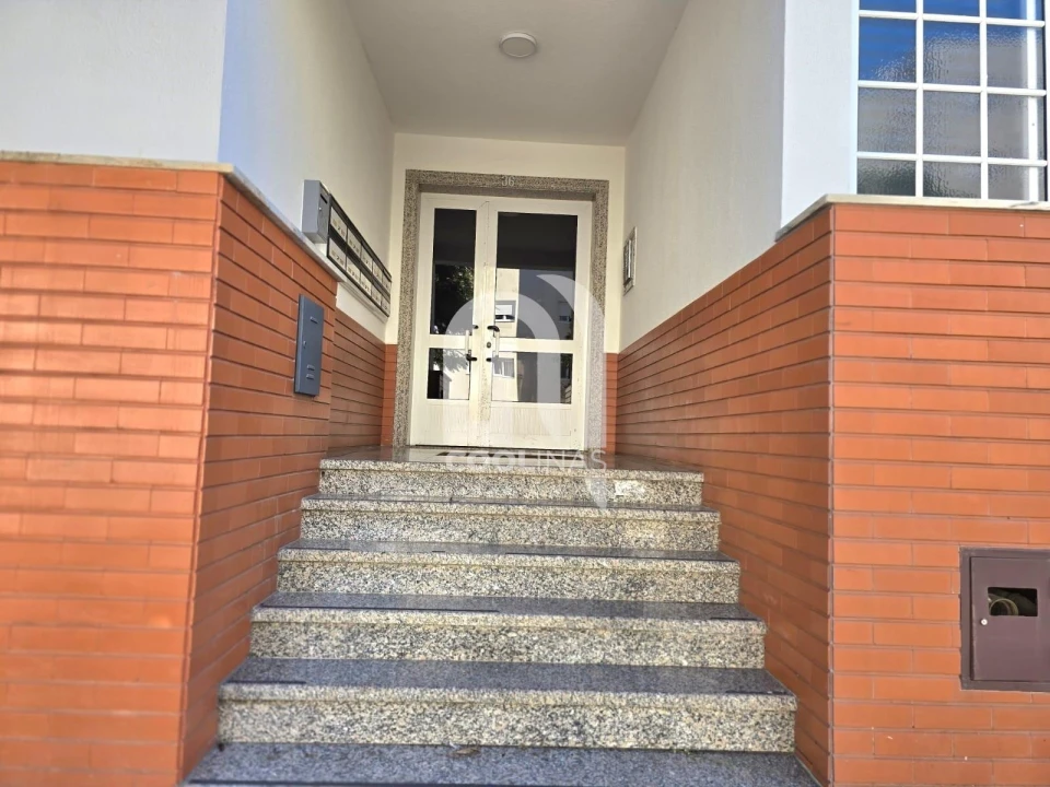Apartamento T2 para Venda em Queluz e Belas Foto 2