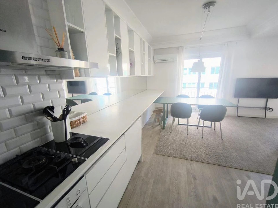 Apartamento T1 para Arrendamento em Santo António Foto 11