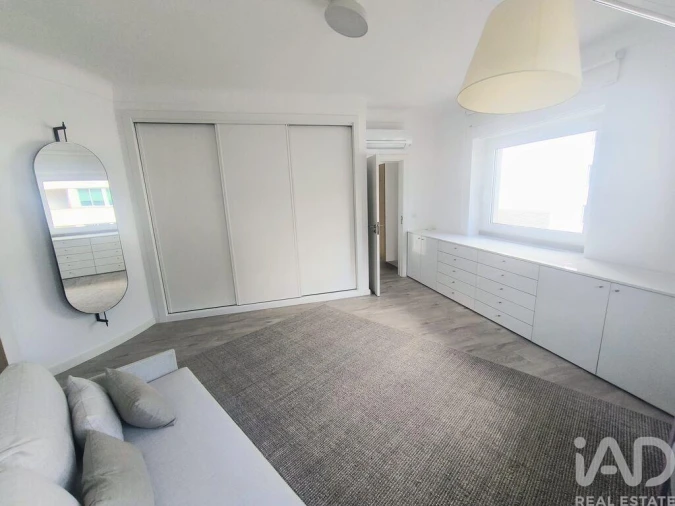 Apartamento T1 para Arrendamento em Santo António Foto 4