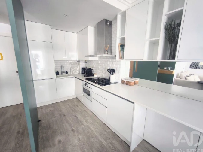 Apartamento T1 para Arrendamento em Santo António Foto 9