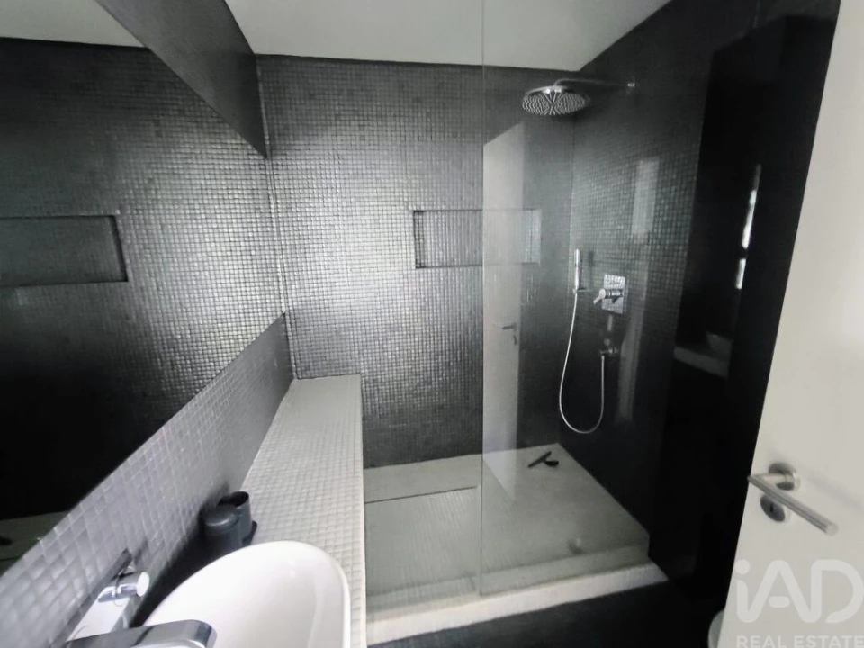 Apartamento T1 para Arrendamento em Santo António Foto 14
