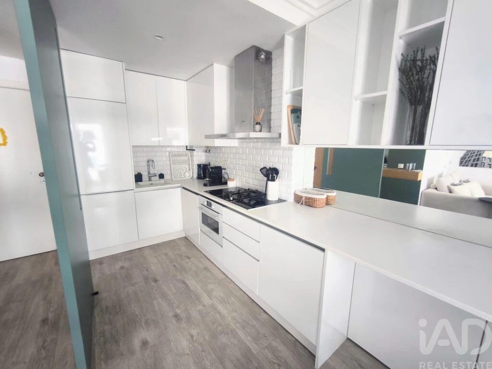 Apartamento T1 para Arrendamento em Santo António Foto 9
