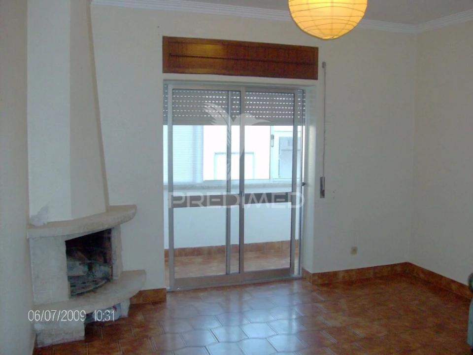 Apartamento T2 para Venda em Charneca de Caparica e Sobreda Foto 1