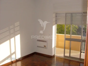 Apartamento T2 para Venda em Charneca de Caparica e Sobreda