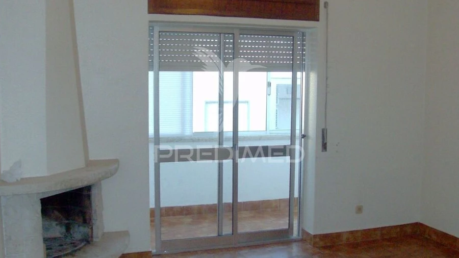 Apartamento T2 para Venda em Charneca de Caparica e Sobreda