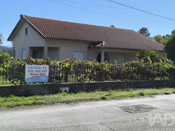 Moradia T3 para Venda em Campo de Besteiros