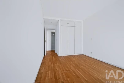Apartamento T3 para Arrendamento em Campolide