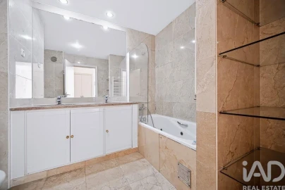 Apartamento T3 para Arrendamento em Campolide