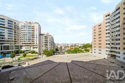Apartamento T3 para Arrendamento em Campolide