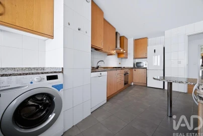 Apartamento T3 para Arrendamento em Campolide