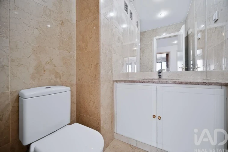 Apartamento T3 para Arrendamento em Campolide Foto 6