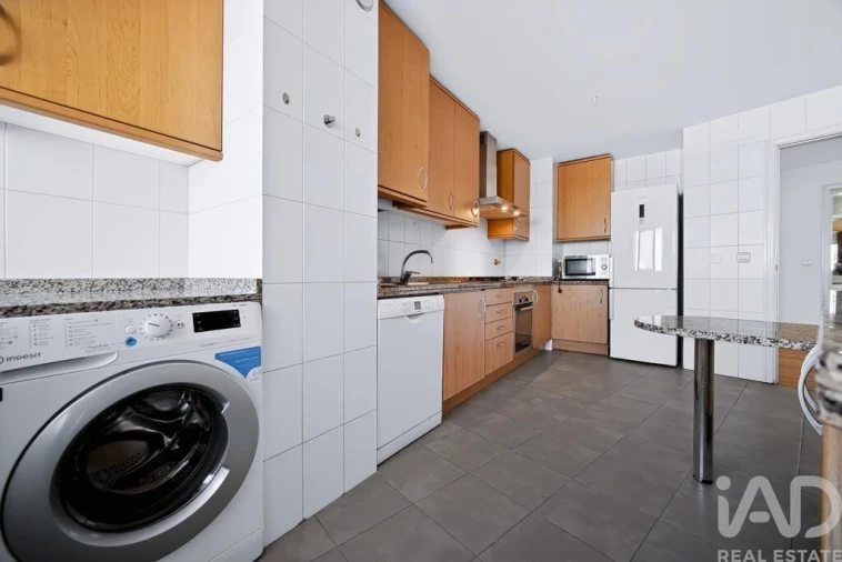 Apartamento T3 para Arrendamento em Campolide Foto 3