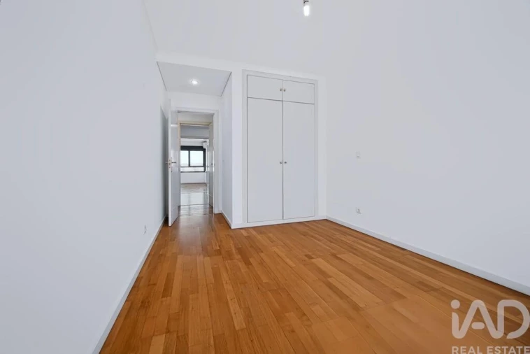 Apartamento T3 para Arrendamento em Campolide Foto 9