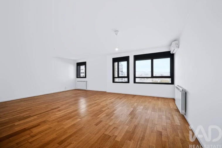 Apartamento T3 para Arrendamento em Campolide Foto 4