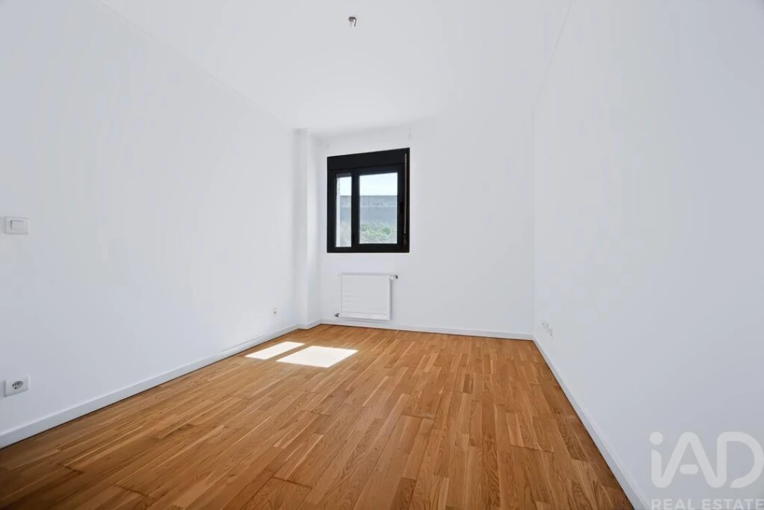 Apartamento T3 para Arrendamento em Campolide Foto 13