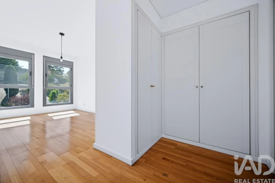 Apartamento T3 para Arrendamento em Campolide Foto 16