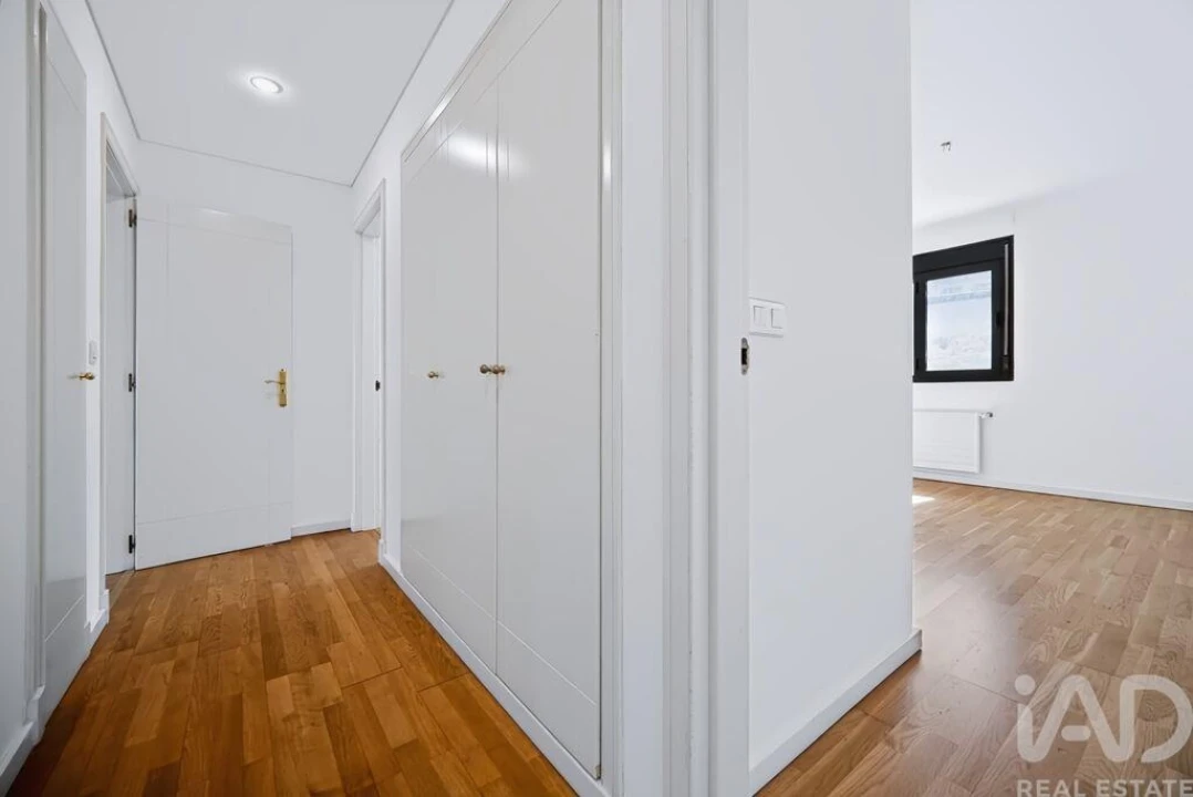 Apartamento T3 para Arrendamento em Campolide Foto 9