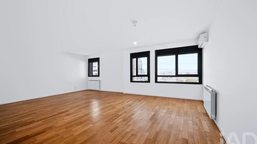 Apartamento T3 para Arrendamento em Campolide