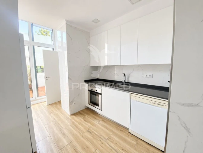 Apartamento T2 para Venda em Alvalade Foto 3