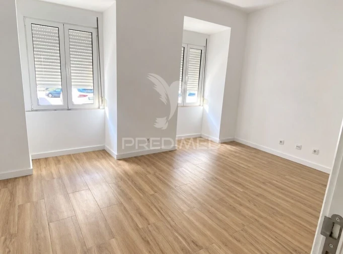 Apartamento T2 para Venda em Alvalade Foto 4