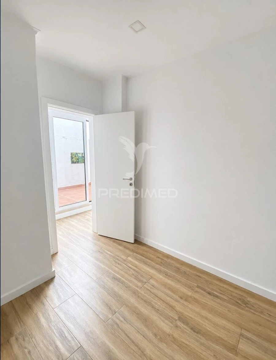 Apartamento T2 para Venda em Alvalade Foto 6