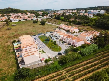 Moradia T3 para Venda em Santa Maria, São Pedro e Sobral da Lagoa