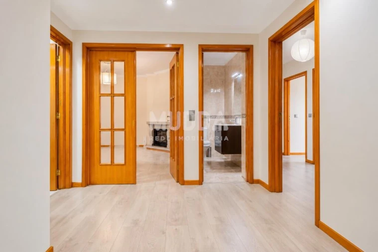 Apartamento T3 para Venda em Paços de Brandão Foto 7