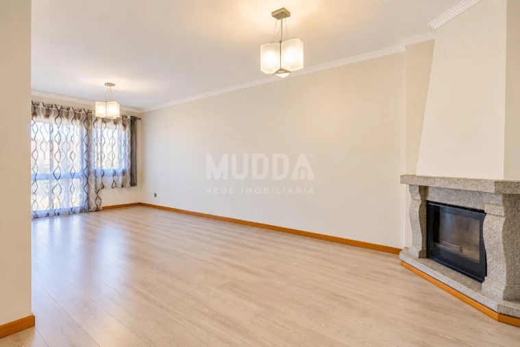 Apartamento T3 para Venda em Paços de Brandão Foto 9