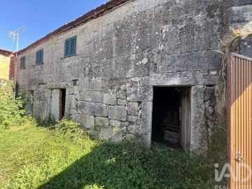 Moradia para Venda em Santa Cruz da Trapa e São Cristóvão de Lafões