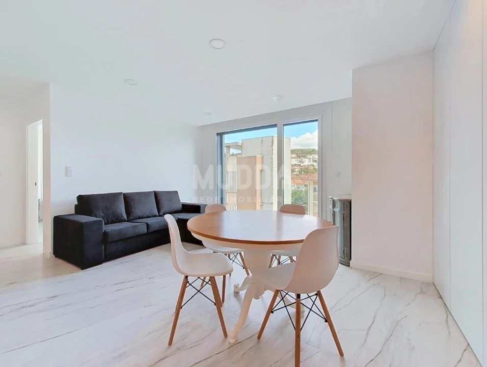 Apartamento T1 para Venda em Sé, Santa Maria e Meixedo Foto 7