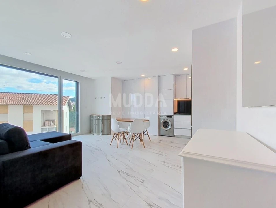Apartamento T1 para Venda em Sé, Santa Maria e Meixedo Foto 1