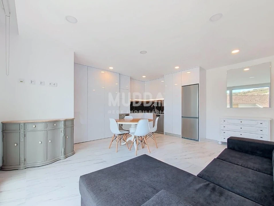 Apartamento T1 para Venda em Sé, Santa Maria e Meixedo Foto 2