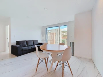 Apartamento T1 para Venda em Sé, Santa Maria e Meixedo