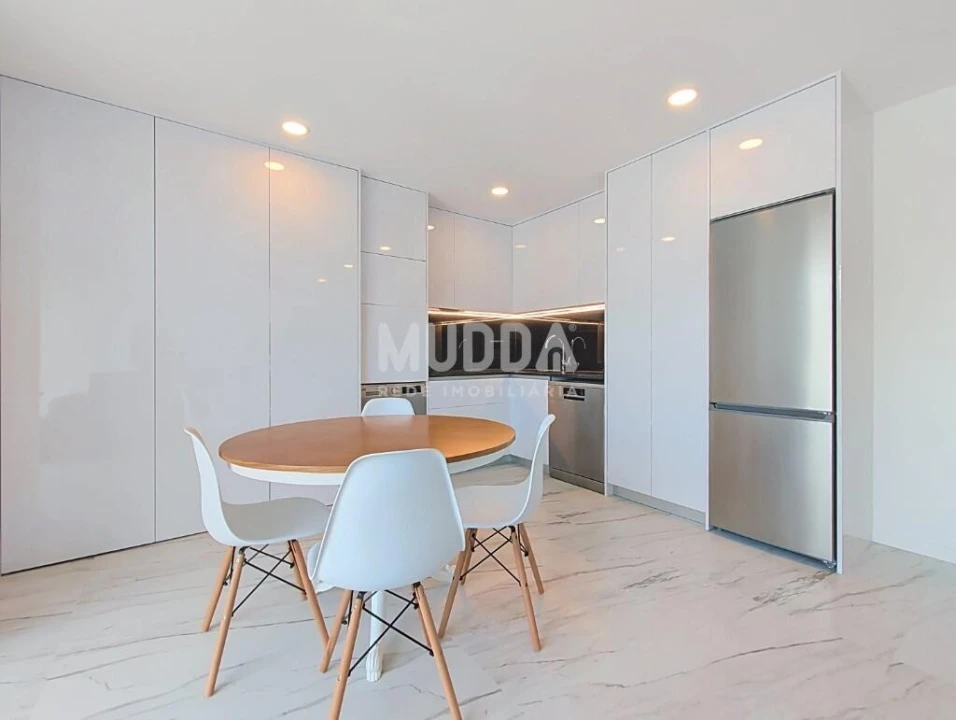 Apartamento T1 para Venda em Sé, Santa Maria e Meixedo Foto 5